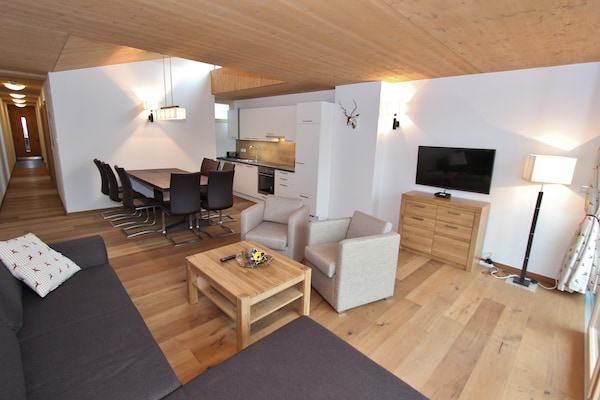 Foto van Appartement in Neukirchen bij Skilift - Vakantiehuis in Neukirchen am Großvenediger - LivingRoom