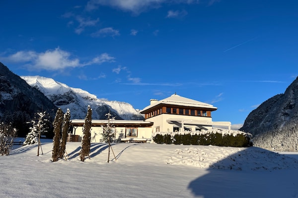 Foto van Chalet Leutasch met Ski Trail en Bergzicht - Vakantiehuis in Leutasch - ExteriorWinter
