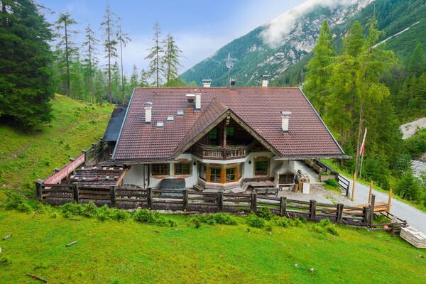 Foto van Chalet in Stubaital bij Skipiste & Sauna - Vakantiehuis in Neustift im Stubaital - ExteriorSummer