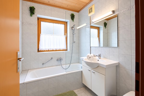 Foto van Modern vakantieappartement vlakbij de Achensee - Vakantiehuis in Achenkirch - BathRoom
