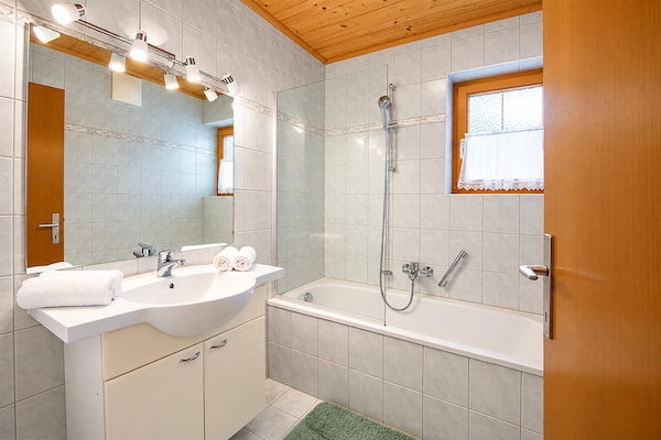 Foto van Modern vakantieappartement vlakbij de Achensee - Vakantiehuis in Achenkirch - BathRoom