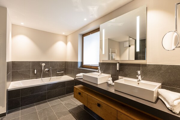 Foto van Ruim appartement met zwembad (zonder borg) - Vakantiehuis in Ehrwald - BathRoom
