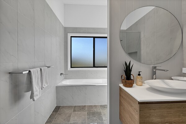 Foto van Chic strandhuis met 4 slaapkamers en zeezicht - Vakantiehuis in Malua Bay - BathRoom