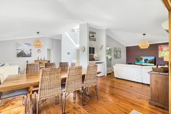 Foto van 3-slaapkamerwoning aan de rivier met ruim terras en barbecue - LivingRoom