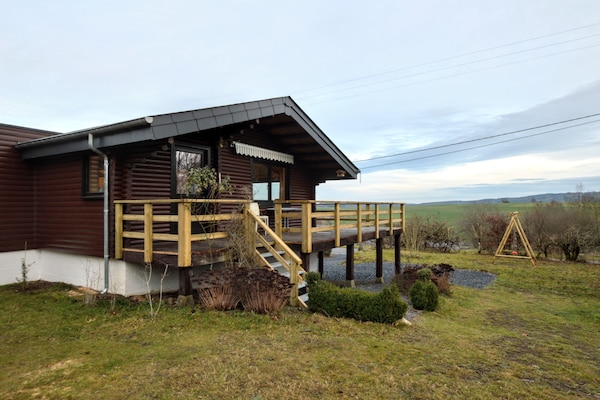 Foto van Chalet met panoramisch uitzicht en omheinde tuin. - Vakantiehuis in Tenneville - ExteriorSummer