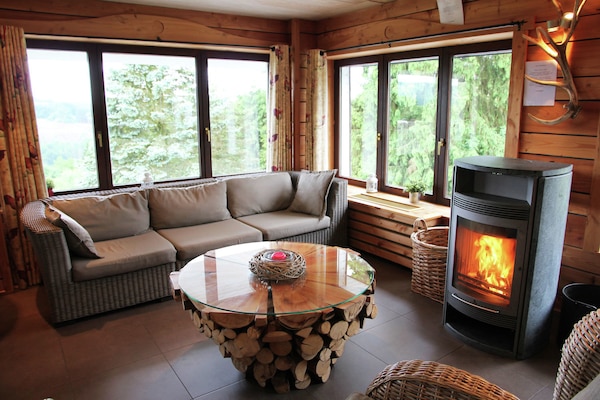 Foto van Imposant vakantiehuis in Stoumont met binnenzwembad en sauna - LivingRoom