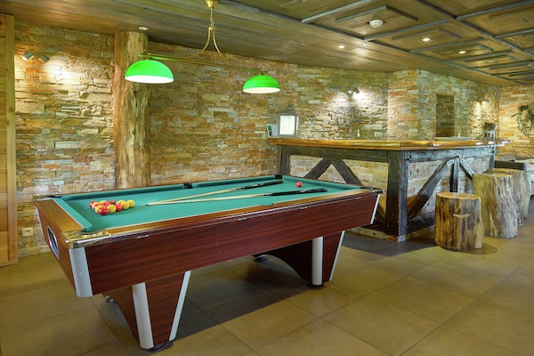Foto van Imposant vakantiehuis in Stoumont met binnenzwembad en sauna - RecreationRoom