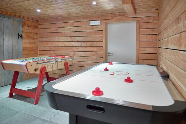 Foto van Imposant vakantiehuis in Stoumont met binnenzwembad en sauna - RecreationRoom