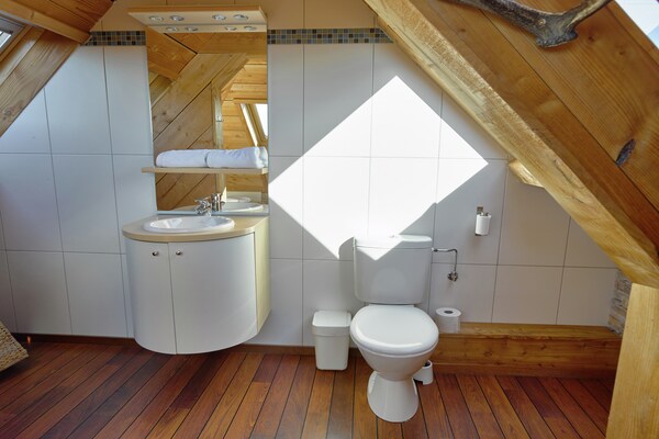 Foto van Imposant vakantiehuis in Stoumont met binnenzwembad en sauna - BathRoom