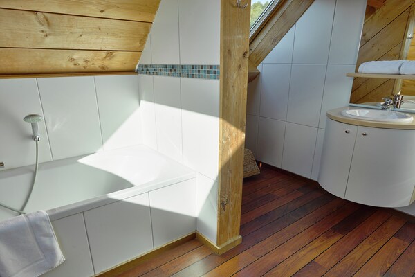 Foto van Imposant vakantiehuis in Stoumont met binnenzwembad en sauna - BathRoom