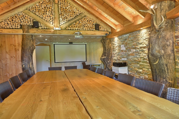 Foto van Imposant vakantiehuis in Stoumont met binnenzwembad en sauna - Facilities