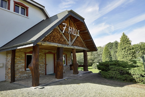 Foto van Imposant vakantiehuis in Stoumont met binnenzwembad en sauna - HallReception