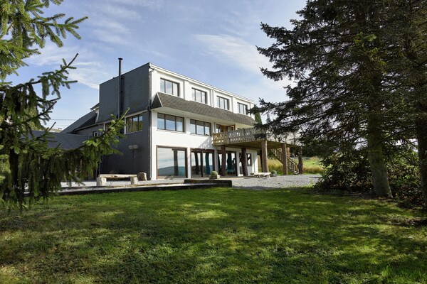 Foto van Imposant vakantiehuis in Stoumont met binnenzwembad en sauna - ExteriorSummer
