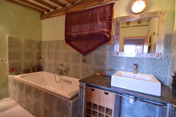 Foto van Elegant verblijf, Comblain-Fairon - Vakantiehuis in Comblain-Fairon - BathRoom