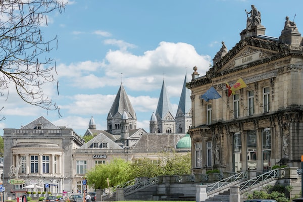 Foto van Luxe spakasteel met zwembad. - Vakantiehuis in Spa - AreaSummer5KM