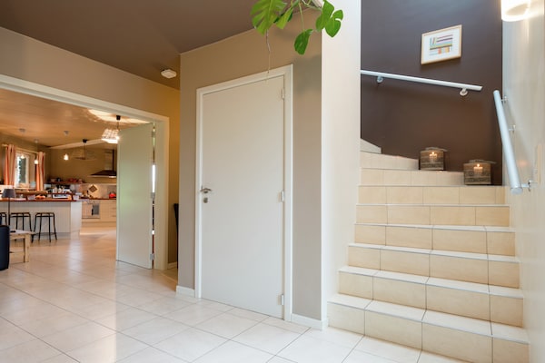 Foto van Vakantiehuis in Thirimont bij bos en sauna - Vakantiehuis in Thirimont - Landing
