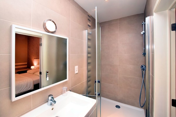 Foto van Luxe chalet in Beauraing met 2 sauna's - Vakantiehuis in Beauraing - BathRoom
