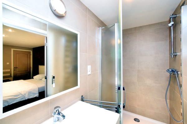 Foto van Luxe chalet in Beauraing met 2 sauna's - Vakantiehuis in Beauraing - BathRoom