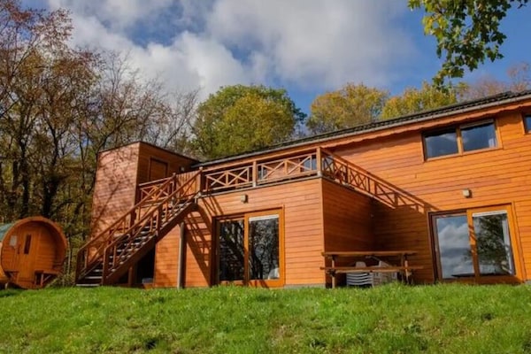 Foto van Luxe chalet in Beauraing met 2 sauna's - Vakantiehuis in Beauraing - ExteriorSummer