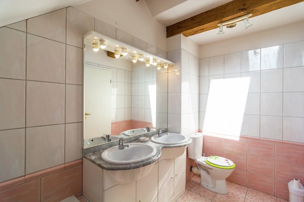 Foto van Vreedzame Fontenelle-boerderij - Vakantiehuis in Fontenelle - BathRoom