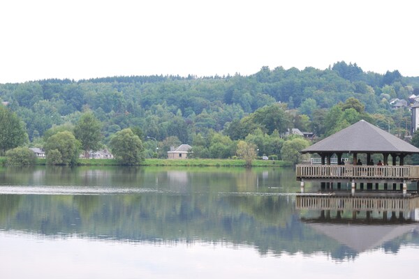 Foto van Vakantiehuis in Vielsalm met Uitzicht op Meer - Vakantiehuis in Vielsalm - ParkFacilities