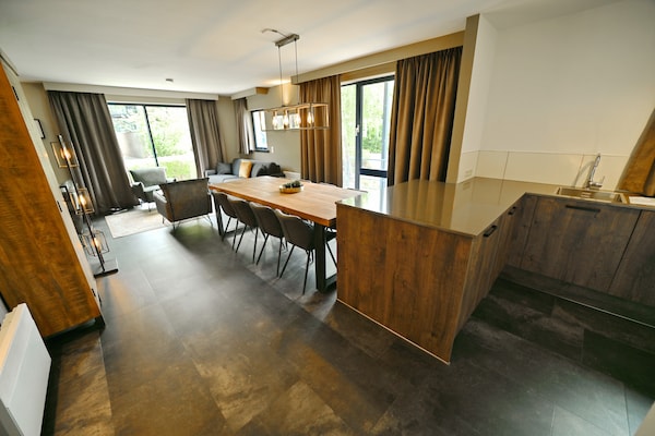 Foto van Modern Appartement in België met Bubbelbad - Vakantiehuis in Durbuy - DiningRoom