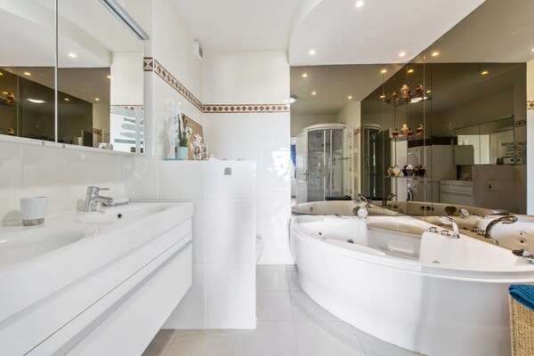 Foto van Kasteel appartement met uitzicht - Vakantiehuis in Blankenberge - BathRoom