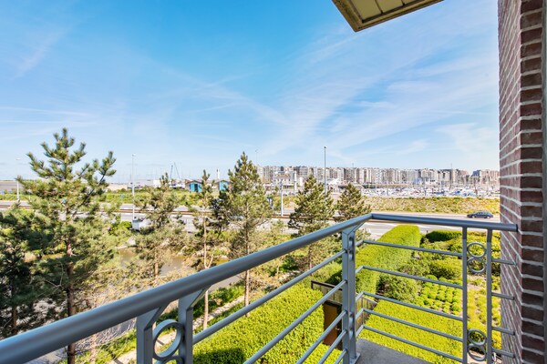 Foto van Kasteel appartement met uitzicht - Vakantiehuis in Blankenberge - TerraceBalcony