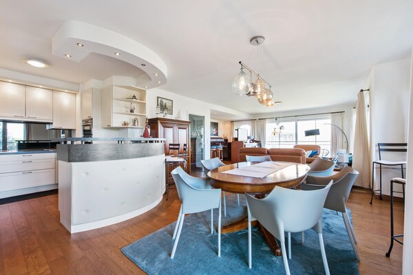 Foto van Kasteel appartement met uitzicht - Vakantiehuis in Blankenberge - DiningRoom