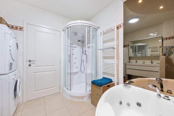 Foto van Kasteel appartement met uitzicht - Vakantiehuis in Blankenberge - BathRoom