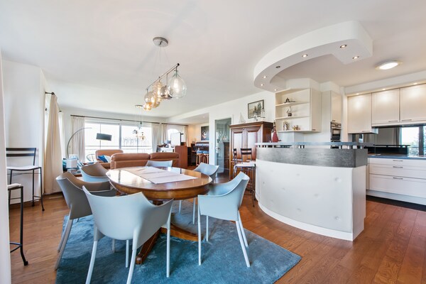 Foto van Kasteel appartement met uitzicht - Vakantiehuis in Blankenberge - DiningRoom