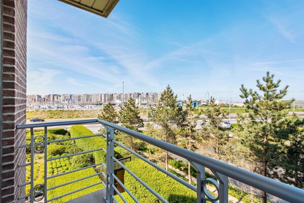 Foto van Kasteel appartement met uitzicht - Vakantiehuis in Blankenberge - TerraceBalcony