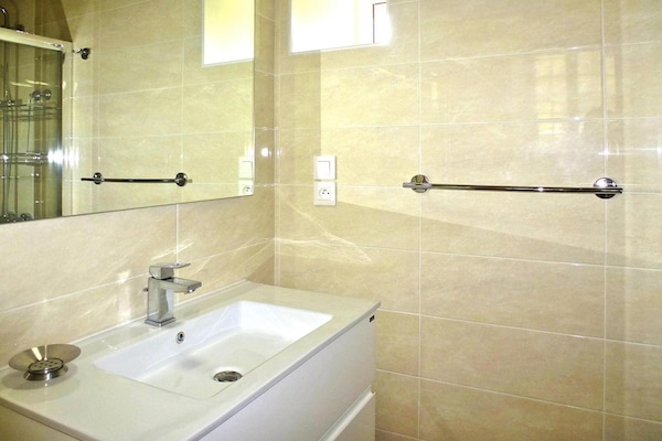 Foto van Stenen Huis bij Roze Granietkust - Vakantiehuis in Plougrescant - BathRoom