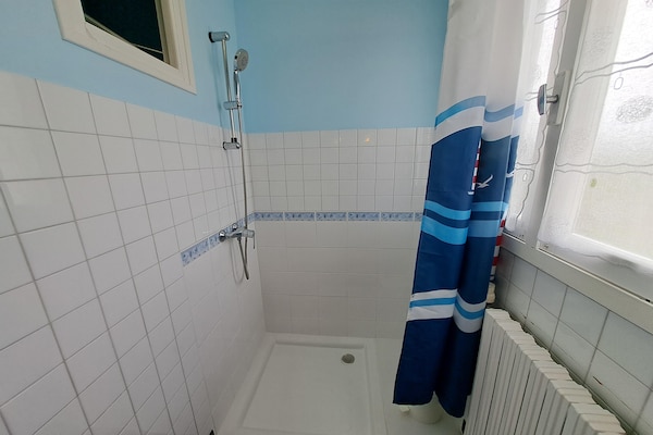 Foto van Huis in Treompan bij Zandstrand - Vakantiehuis in Ploudalmézeau - BathRoom