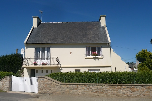 Foto van Huis in Treompan bij Zandstrand - Vakantiehuis in Ploudalmézeau - ExteriorSummer