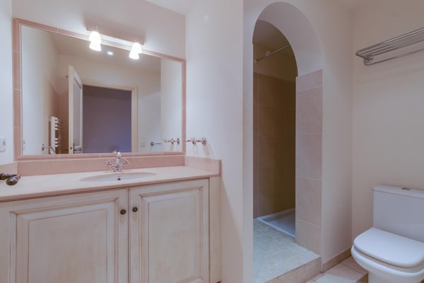 Foto van Ontspannende La Motte-schuilplaats voor - Vakantiehuis in La Motte - BathRoom