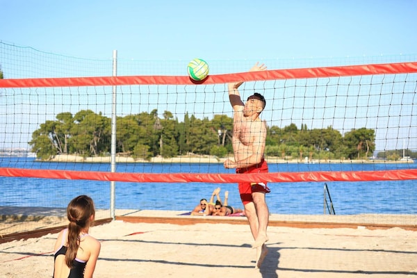 Foto van Appartement op Ugljan bij Zandstrand - Vakantiehuis in Preko - Outdoor