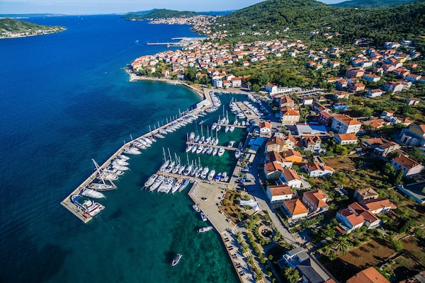 Foto van Appartement op Ugljan met zwembad & strand - Vakantiehuis in Preko - AreaSummer1KM