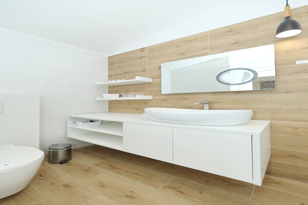 Foto van Appartement op Ugljan met strand en zwembad - Vakantiehuis in Preko - BathRoom