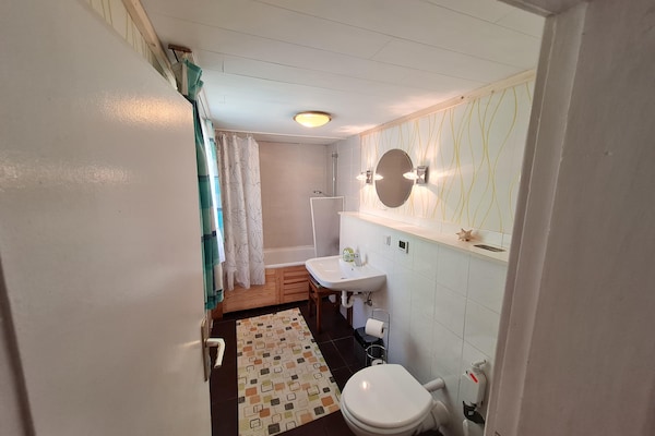 Foto van Bungalow Garden Idylle, Berlijn - Vakantiehuis in Berlin - BathRoom