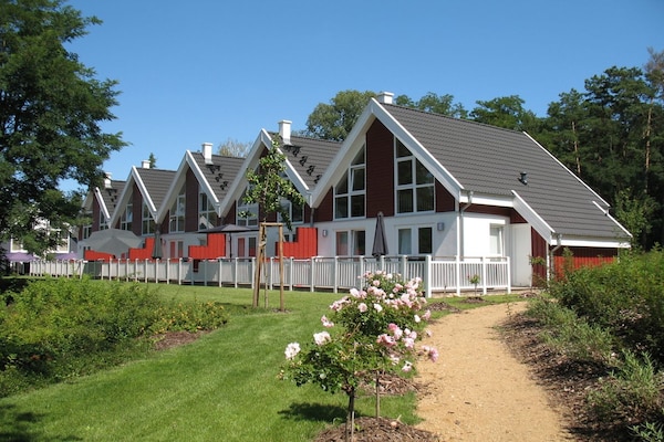 Foto van Rijtjeshuizen in het kasteelpark Bad Saarow - Vakantiehuis in Bad Saarow - ExteriorSummer