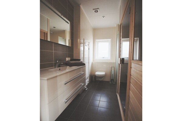 Foto van Bungalow met 2 slaapkamers - Vakantiehuis in Bitterfeld-Wolfen - Untagged