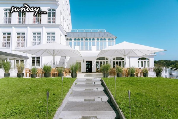 Foto van Precise Resort Schwielowsee - Hotel - Vakantiehuis in Werder - ExteriorSummer