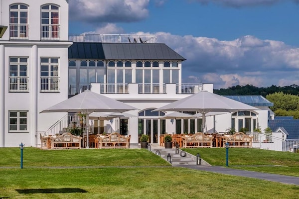 Foto van Precise Resort Schwielowsee - Hotel - Vakantiehuis in Werder - ExteriorSummer