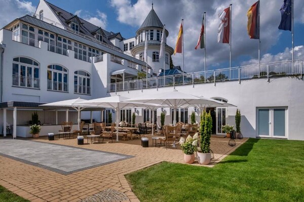 Foto van Precise Resort Schwielowsee - Hotel - Vakantiehuis in Werder - ExteriorSummer