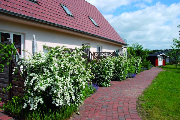 Foto van Rustige rijtjeswoning met wifi in Buchholz am Müritzsee - ExteriorSummer