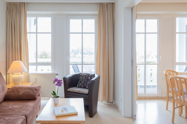 Foto van Vakantie aan de Oostzee met hond en balkon, Sellin - LivingRoom