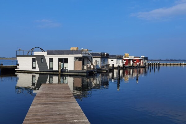 Foto van 2-slaapkamer woonboot - Vakantiehuis in Fehmarn \/ Burgtiefe - Untagged