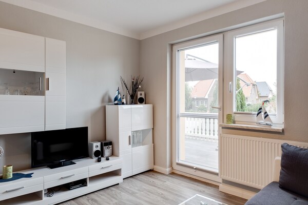 Foto van Gezellige kustvakantie met tuin - Vakantiehuis in Kalkhorst / OT Groß Schwansee - LivingRoom