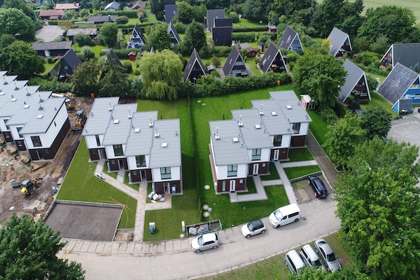 Foto van Vakantiehuis in Damp vlakbij het Oostzeestrand - Vakantiehuis in Damp - ExteriorSummer